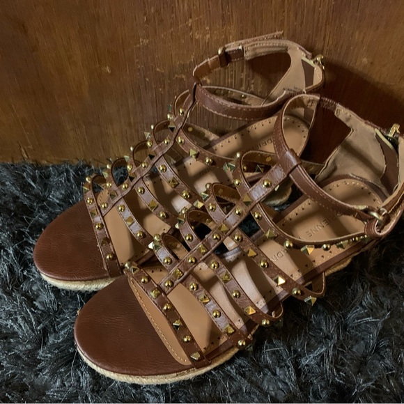 Adrienne Vittadini Catus Sandals - Picture 2 of 4